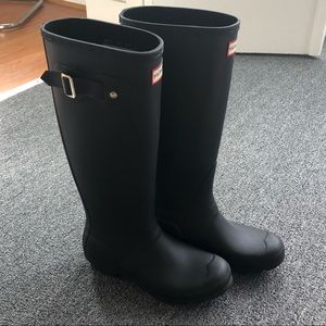 Hunter matte black tall rain boots Size 7